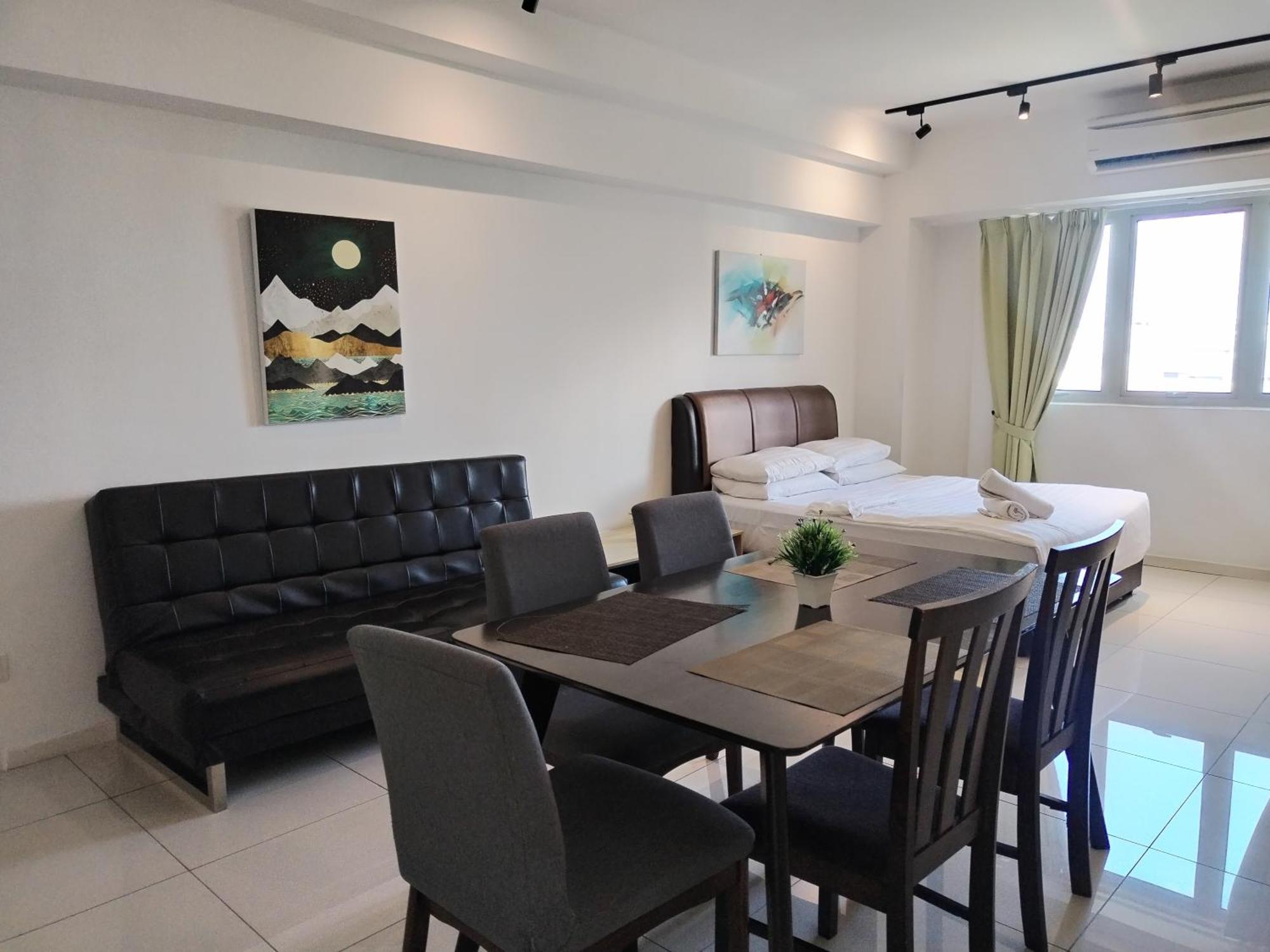 Paragon @ By Idealhub Apartment